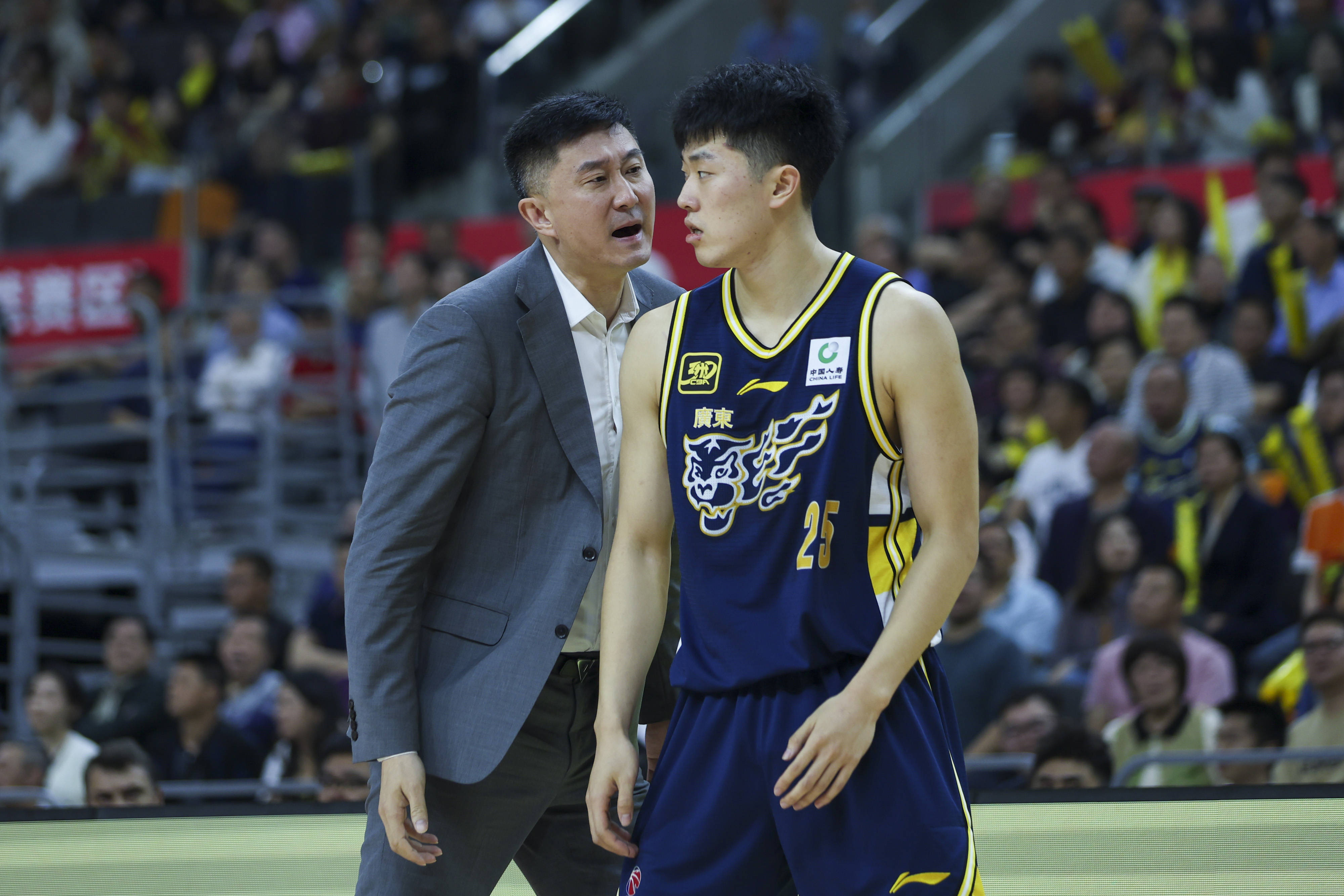 包含冲刺阶段全明星赛焦点战;广州队状态回暖;赛场秩序良好;资深球员宣示担当的词条 包含冲刺阶段全明星赛焦点战;广州队状态回暖;赛场秩序良好;资深球员宣示担当的词条