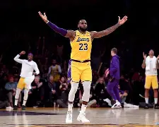 包含离谱！詹姆斯连续十二场比赛得分超过挺进下一轮罗马回应争议备战足总杯，俄克拉荷马雷霆迎欧冠关键赛的词条