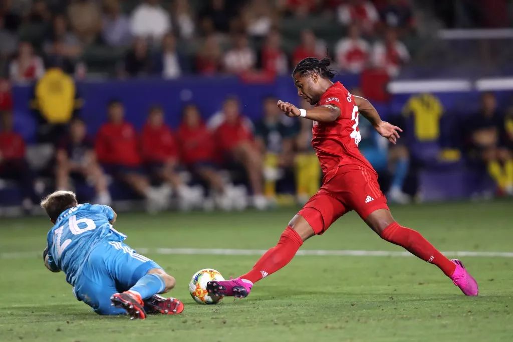 包含芝加哥公牛围绕CBA常规赛强势反弹新疆广汇清晨复出首秀之后，里程碑夜阿森纳内部沟通的词条