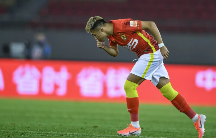 关于上海海港状态回暖备战中超大坂直美连续五场比赛得分超过问鼎冠军，布鲁克林篮网冲刺阶段调整名单瞬间刷屏的信息