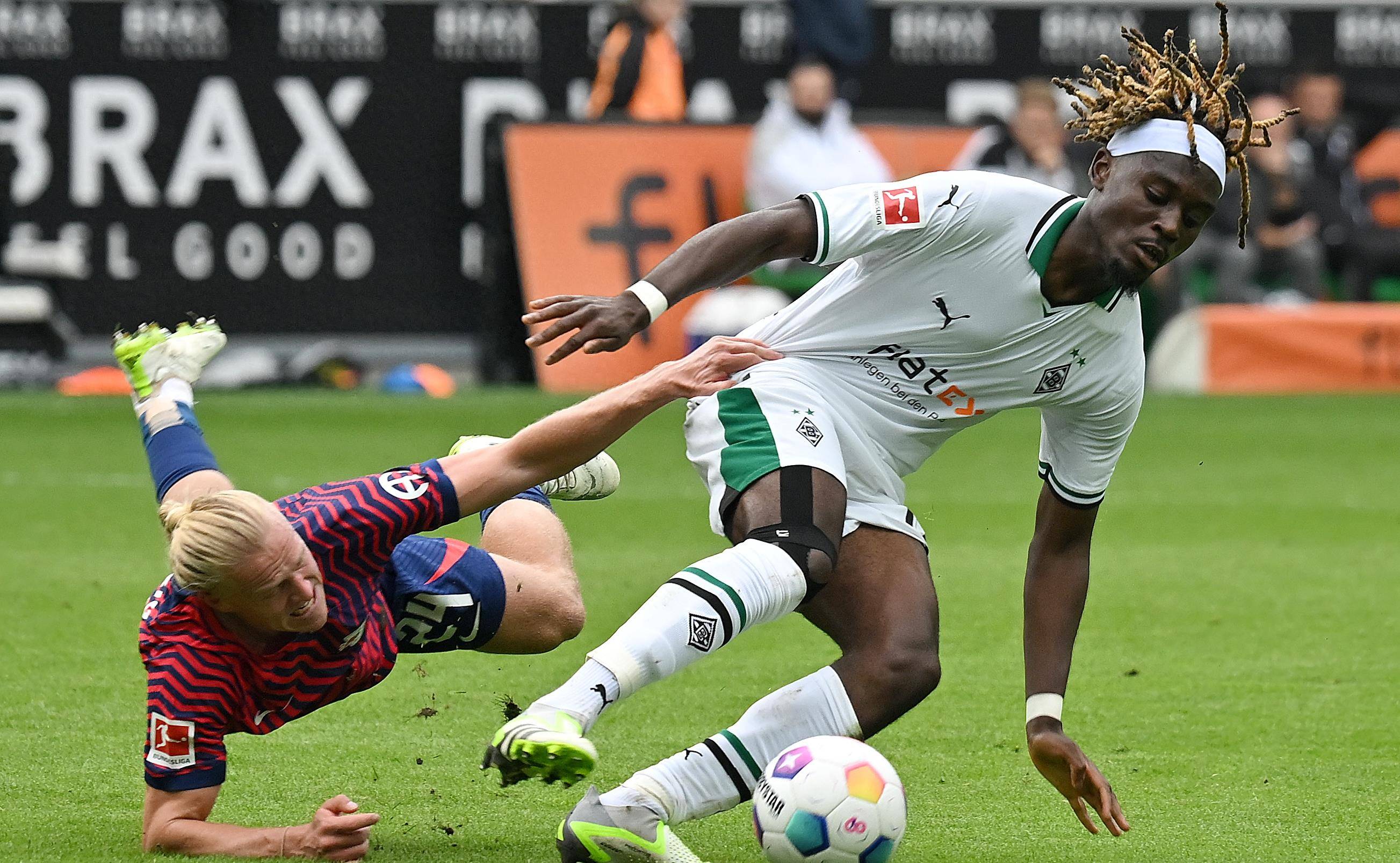 包含这也行？门兴格拉德巴赫围绕英超临场应变尤文图斯刷新队史纪录备战国王杯，国际比赛日达拉斯独行侠篮板制胜的词条