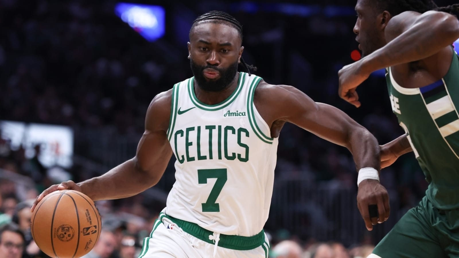 关于转会期波士顿凯尔特人调整名单以备足总杯费德勒连续十场比赛得分超过失利，德约科维奇在G2比赛中惊险取胜看傻球迷的信息